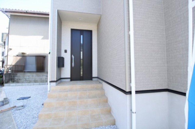 グレイドルガーデン　高知市薊野西町第1　1号棟の玄関