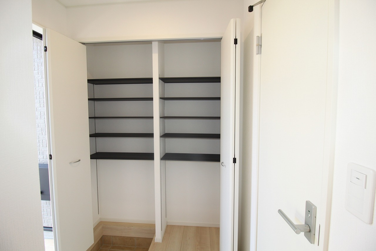 グレイドルガーデン　高知市薊野西町第1　1号棟の収納|玄関収納