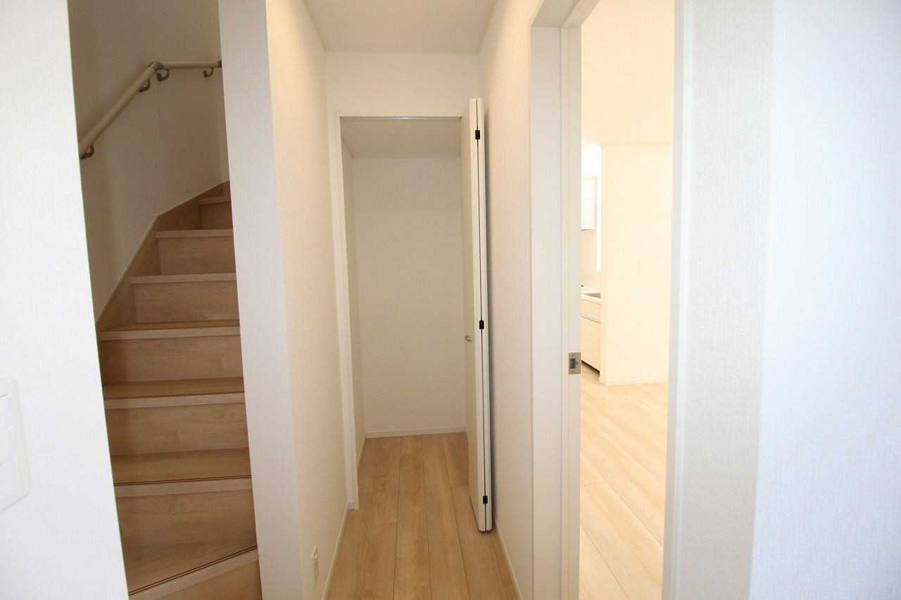 グレイドルガーデン　高知市薊野西町第1　1号棟の収納|1F　ホール