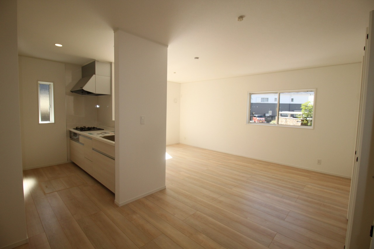 グレイドルガーデン　高知市薊野西町第1　1号棟の居間・リビング|LDK　18.5帖