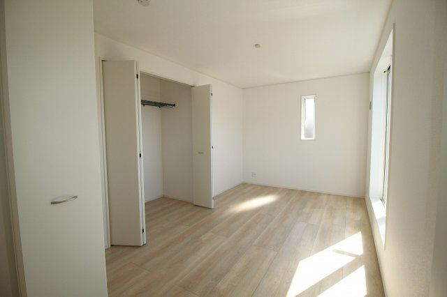 グレイドルガーデン　高知市薊野西町第1　1号棟の洋室|2F　南西の部屋　8.0帖