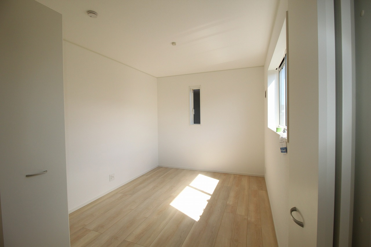 グレイドルガーデン　高知市薊野西町第1　1号棟の洋室|2F　南東の部屋　6.0帖