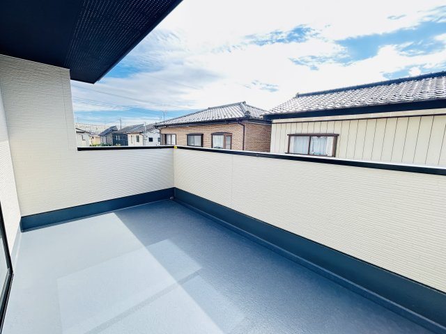 新築　高崎市下小鳥町1期　１号棟のバルコニー|現地写真　日当たりの良いバルコニーはお洗濯物もよく乾きそうです◎
　