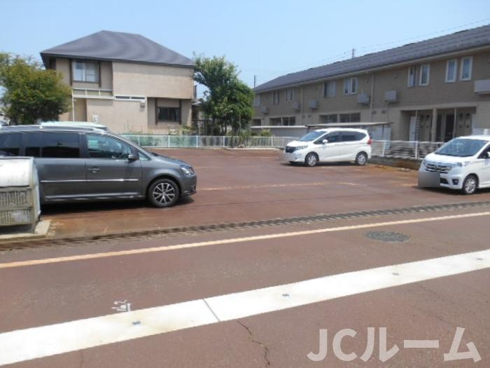 レジデンシィズ東城 WESTの駐車場