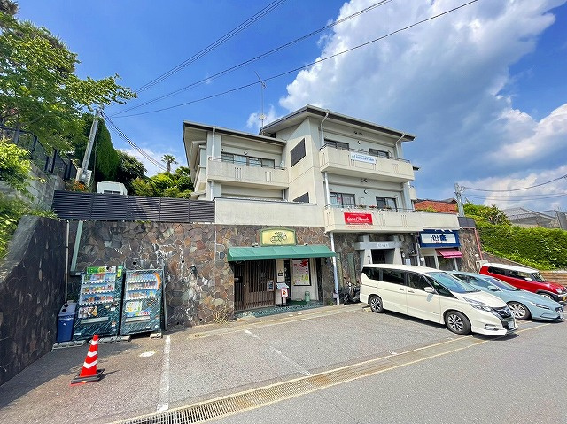翔学園前の外観
