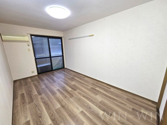 アルシア・スギの寝室