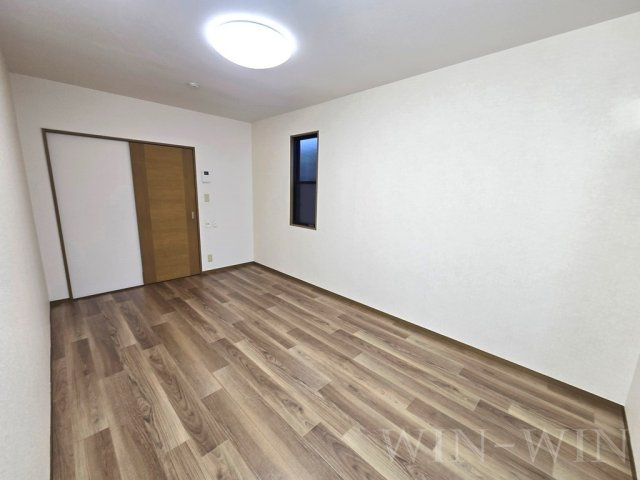 アルシア・スギの寝室