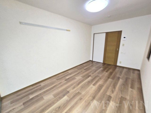 アルシア・スギの洋室