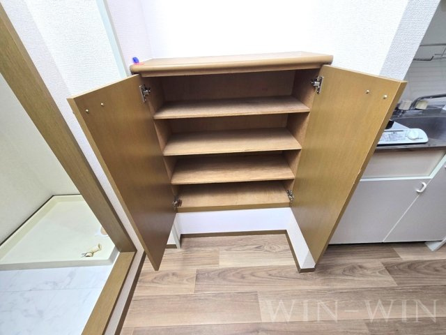 アルシア・スギの玄関