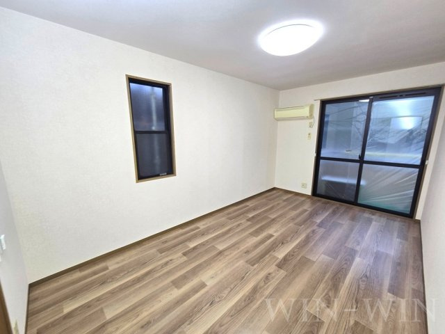 アルシア・スギの居間・リビング