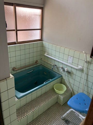 野市町西佐古　中古一戸建て（平屋）の浴室|レトロなタイル風呂が魅力