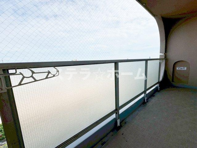 ルネ千里丘 2号棟のバルコニー|陽当たり良好なバルコニーです