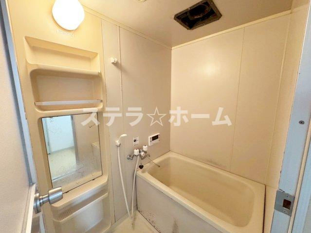 ルネ千里丘 2号棟の浴室|落ち着いた空間のお風呂です