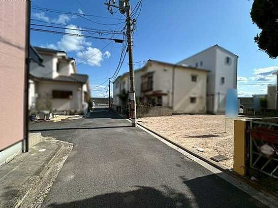 【前面道路含む現地写真】