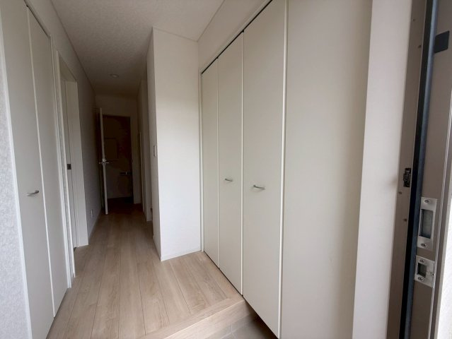 クレイドルガーデン　南城市大里稲嶺第-１号棟の玄関|ゆったりとした玄関です