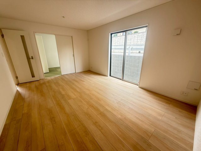 クレイドルガーデン　南城市大里稲嶺第-１号棟の洋室|個人の部屋や寝室として使える洋室です