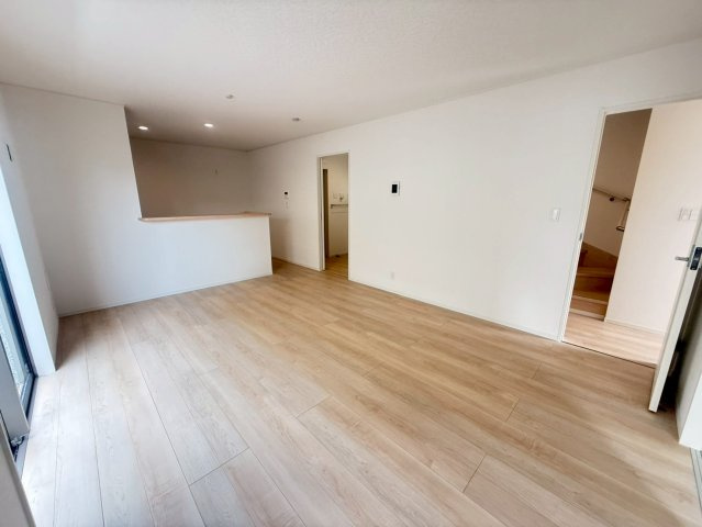 ♥♥南城市大里稲嶺第-１号棟の居間・リビング|こちらの居間で趣味の時間をお楽しみください