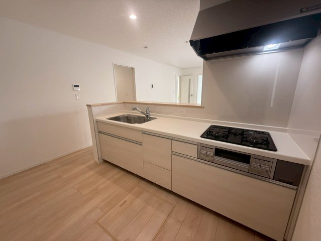 ♥♥南城市大里稲嶺第-１号棟のキッチン|コンパクトなキッチンで掃除もラクラク