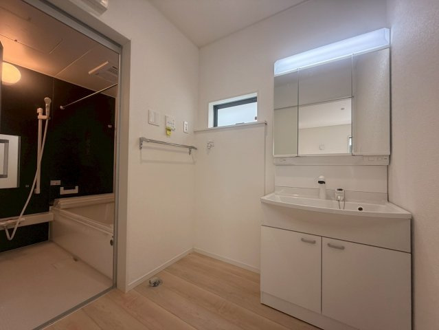 ♥♥南城市大里稲嶺第-１号棟の独立洗面台|独立洗面台で身支度をすべて済ませてしまいましょう