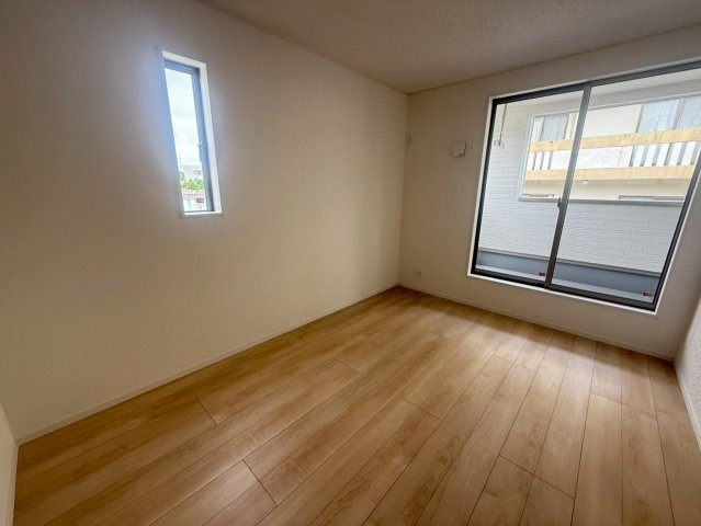 クレイドルガーデン　南城市大里稲嶺第-１号棟の洋室|きれいな洋室です