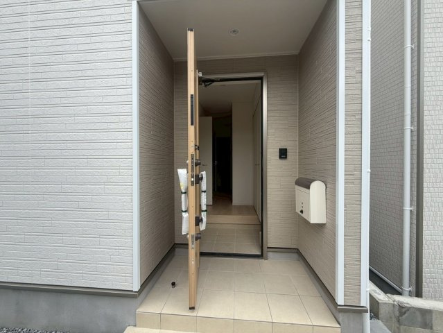 ♥♥南城市大里稲嶺第-１号棟の玄関|きれいな玄関です