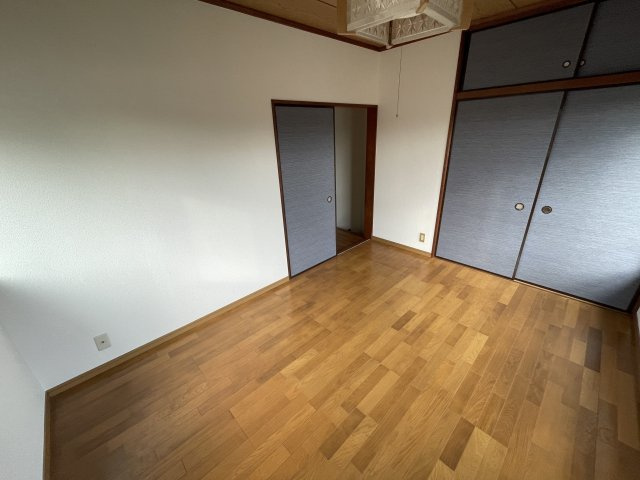 大網ハイツの洋室