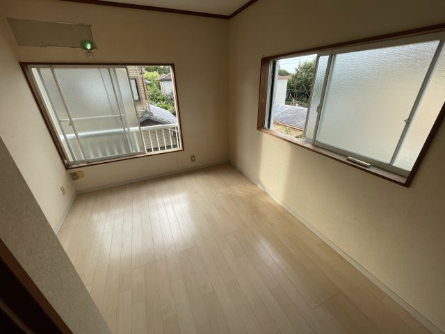 大網ハイツの洋室