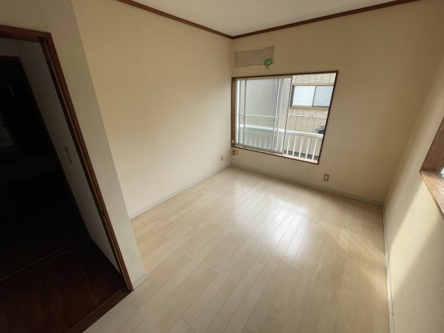 大網ハイツの洋室