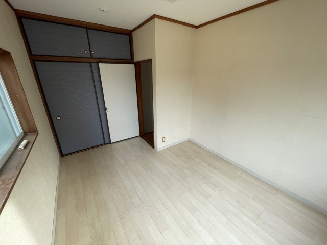 大網ハイツの洋室