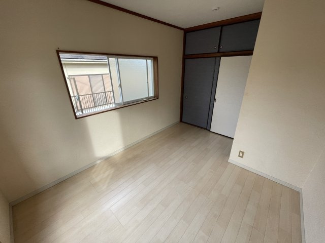 大網ハイツの洋室