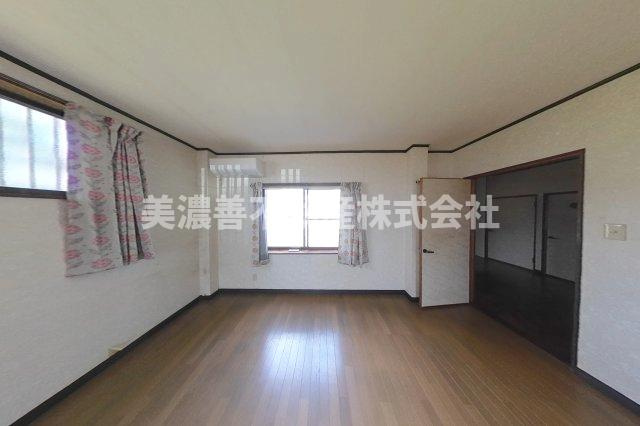 ６５６３９　山県市東深瀬 併用住宅の洋室