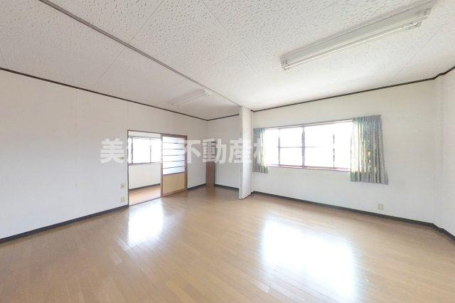 ６５６３９　山県市東深瀬 併用住宅の洋室