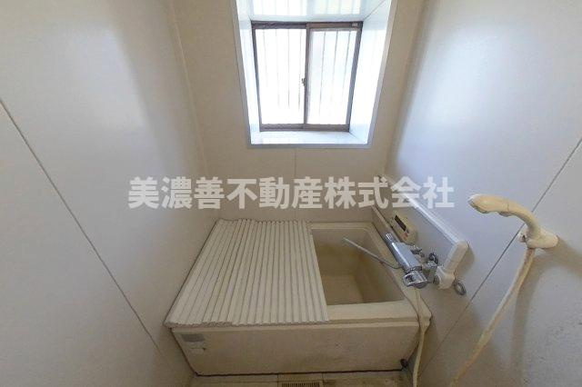 ６５６３９　山県市東深瀬 併用住宅の浴室