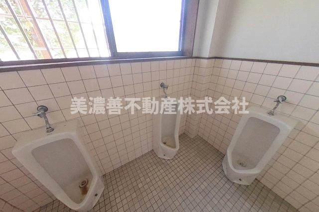 ６５６３９　山県市東深瀬 併用住宅のトイレ