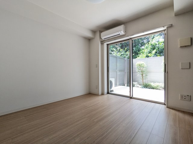 ガーデン目黒の居間・リビング