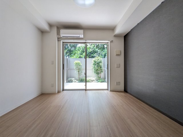 ガーデン目黒の居間・リビング