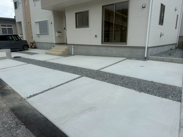 ♥♥南城市大里稲嶺第-3号棟の駐車場|車をお持ちの方に嬉しい駐車場付きの物件です