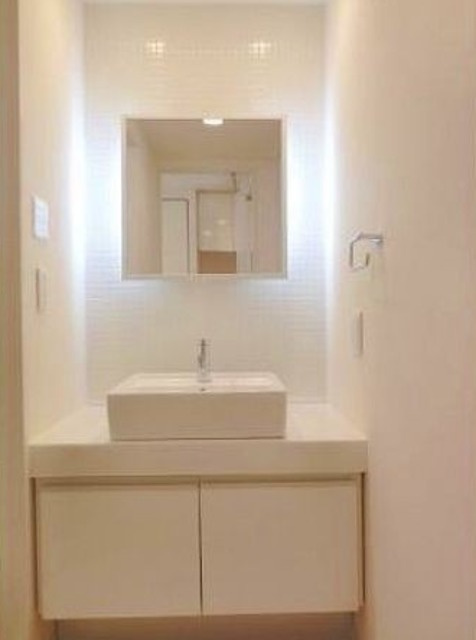 レジディア西麻布の洗面所