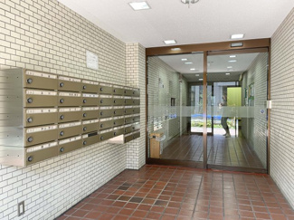 【エントランス】 | 綺麗に管理されたエントランス♪夜間はオートロックになるので安心です