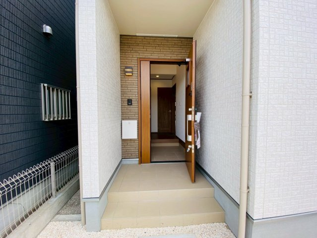 ハートフルタウン／東区月出７丁目／D号棟の玄関