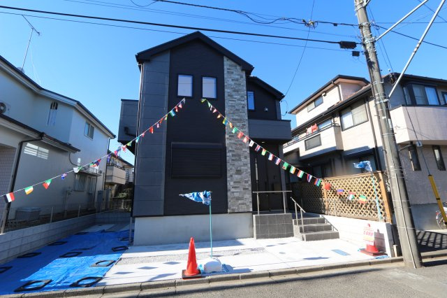 【FIT】小平上水新町の外観|駐車スペースは２台分を確保しております♪お庭つき、ガーデニングも楽しめます♪