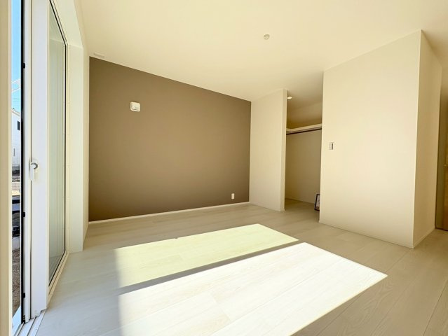 リーブルガーデン　江南市勝佐町平屋　全2区画分譲の寝室|すべての居室にはたっぷり収納できる大型のクローゼット、各室に２４時間換気システムを設置しています。
排気ファンから低風量で24時間強制排気し、家の中の空気をいつも新鮮に保ちます。
