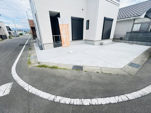 新築　前橋市三河町一丁目　Heartful　Town　A号棟の駐車場|現地写真　駐車スペースは並列2台分可能です！
