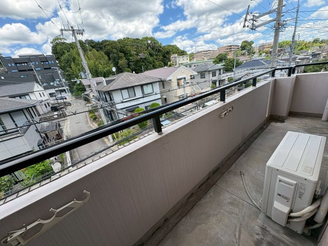 ウイステリア宝塚のバルコニー|開放的で明るい空間を演出してくれるバルコニーです