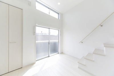 【居間・リビング】 | 初期費用が安いプライスホーム！ 香住ヶ丘StayCrin 