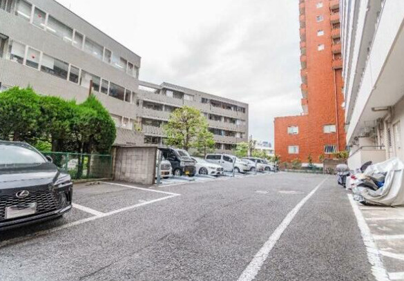 新宿セントビラ永谷の駐車場