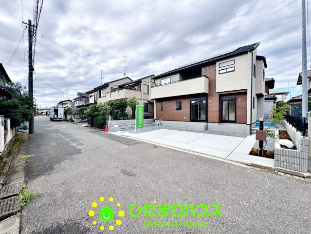 幸手市緑台1丁目5期　新築一戸建ての前面道路含む現地写真