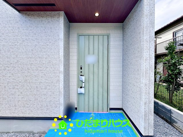 幸手市緑台1丁目5期　新築一戸建ての玄関