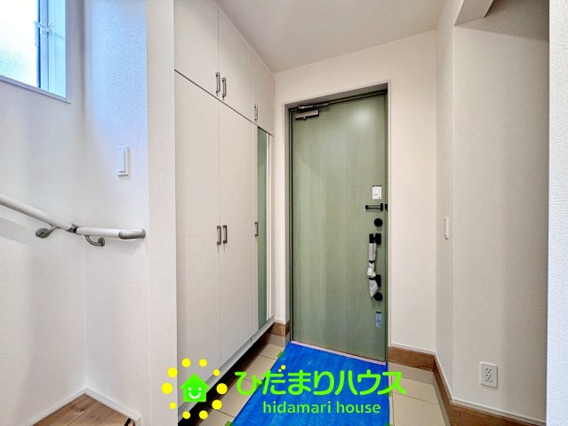 幸手市緑台1丁目5期　新築一戸建ての玄関