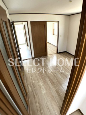 【居間・リビング】 | ドエルマルシェＡ棟 | こちらの居間で趣味の時間をお楽しみください